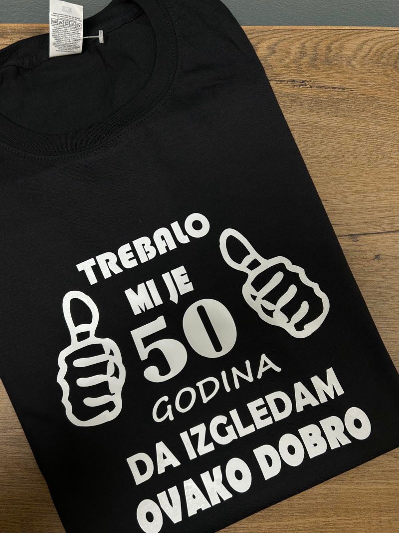 TREBALO MI JE 50 GODINA DA IZGLEDAM OVAKO DOBRO MAJICA